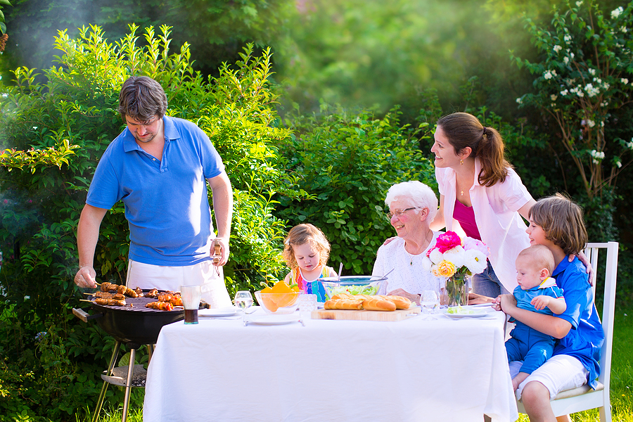 Tips to Help Keep Your Outdoor Dining Space Pest Free